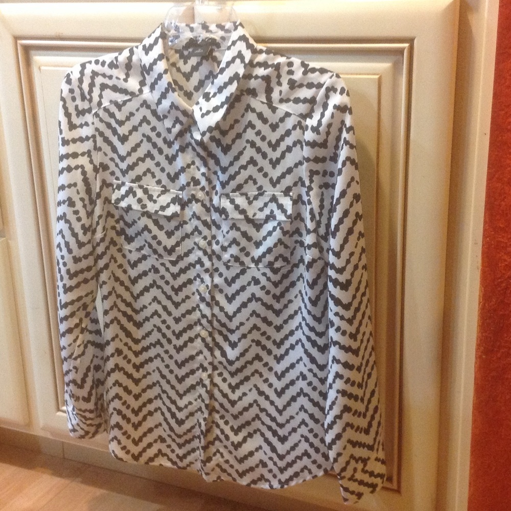 Ann Taylor Petite long sleeves black & white shirt